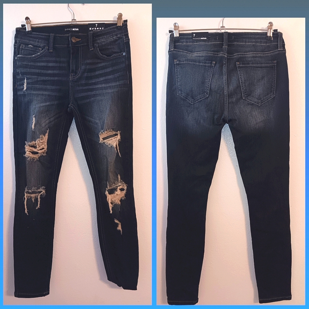 Very cute ripped jeans CLEARANCE